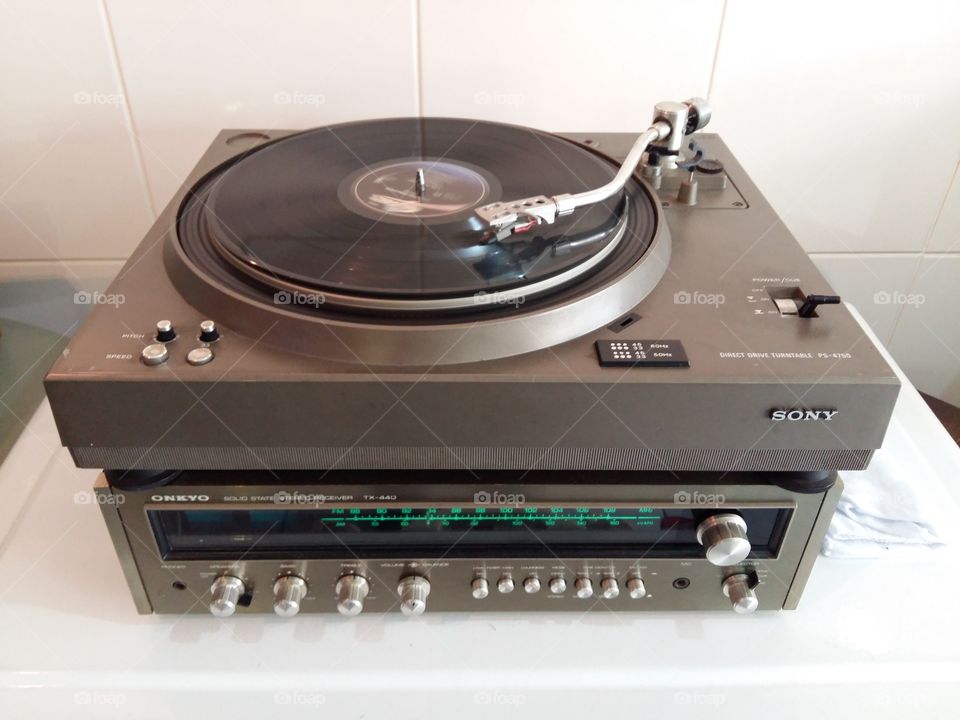 In São Paulo there is this restaurant called Conceição Discos, which serves good food and plays good music the old school way: using a turntable.