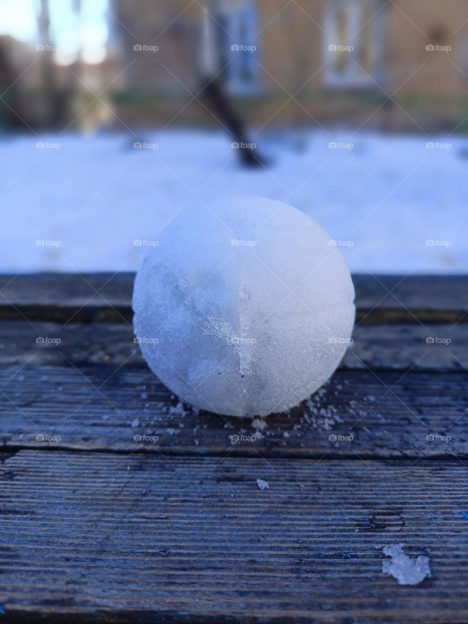 ball, snow ball, white ball, snow ball, march, street, house, snow ball, circle