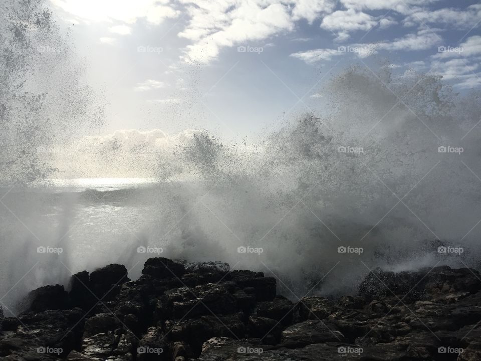 Ocean wave splash