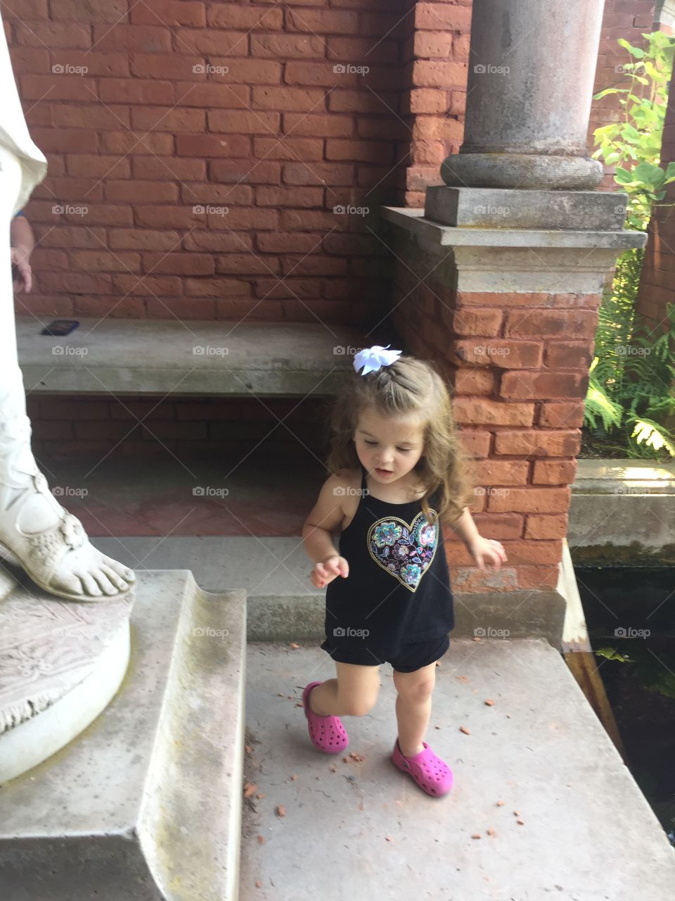 Cool statue and the best toddler ever