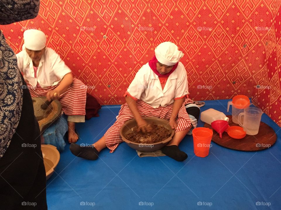 Making Argan oil