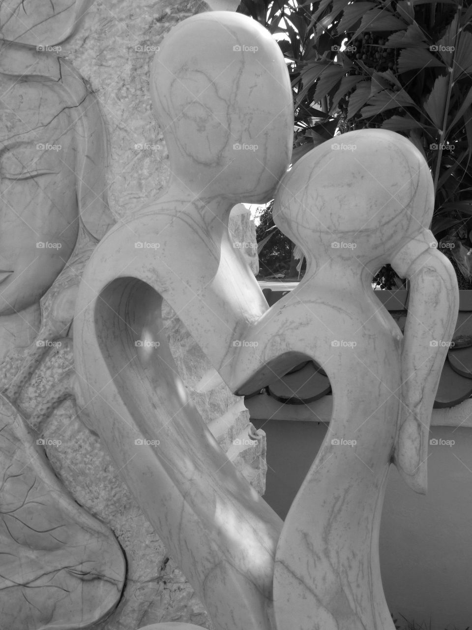 Marble Kiss . Marble sculpture of a kissing couple