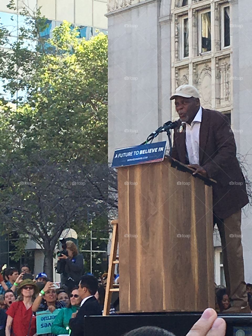 Danny glover speaking at a Bernie sanders rally in Oakland California 