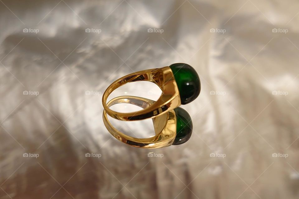 Ring with green stone💚