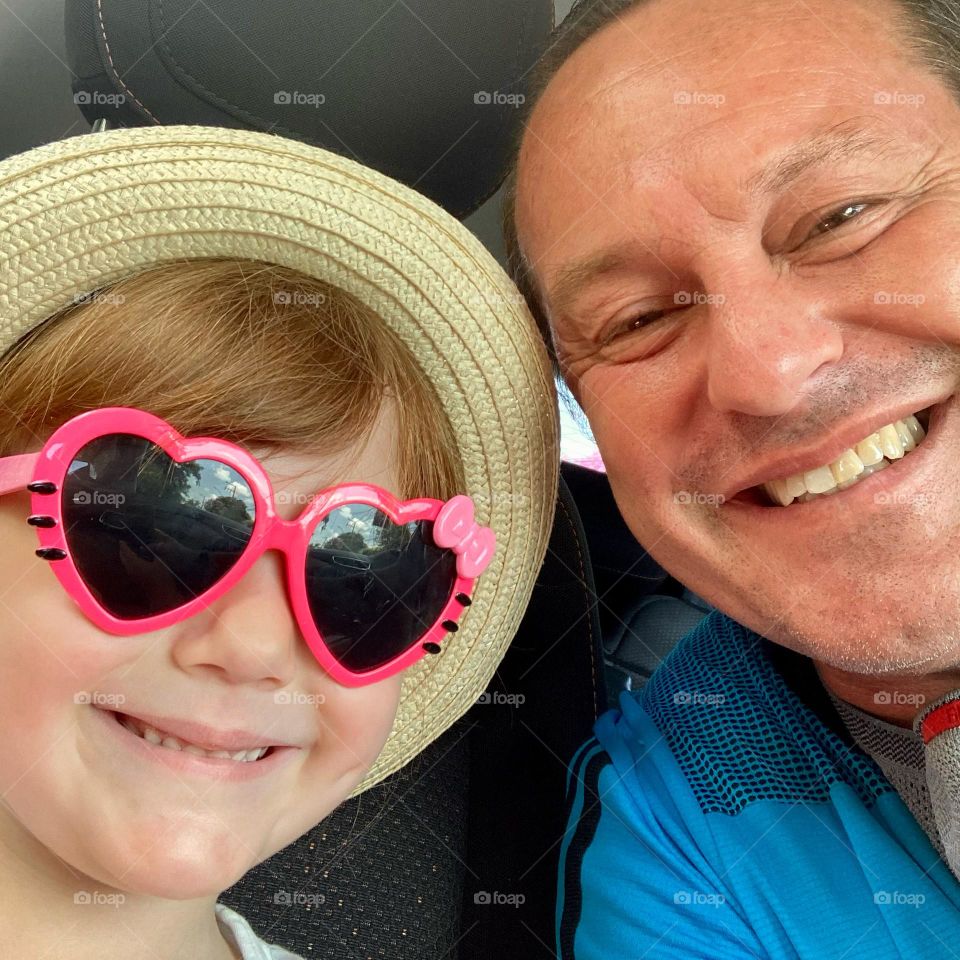 🇺🇸 An ugly ogre and a charming daughter with her beauty: this is our selfie exclusively for Foap Missions! / 🇧🇷 Um ogro feioso e uma charmosa filha com sua beleza: essa é a nossa selfie exclusivamente para a Foap Missions!