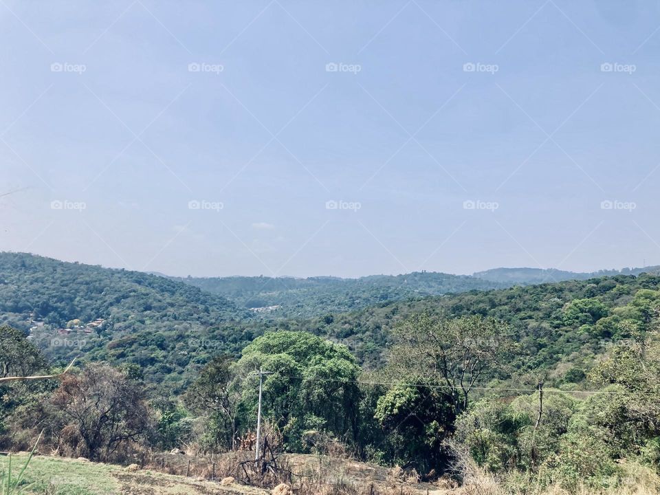 Olhe aí a beleza da Serra da Cantareira!
Aqui no alto, o calor está forte. 
📸
#FOTOGRAFIAéNOSSOhobby
#sky #céu #natureza #horizonte #fotografia #paisagem #landscapes #inspiração #mobgrafia #XôStress #Caieiras