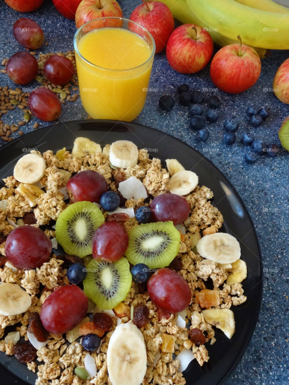 Healthy breakfast of crunchy flakes and fruits