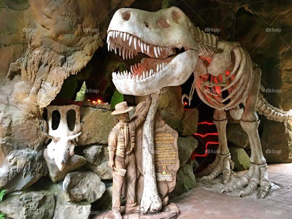 escultura tiranossauro Rex
