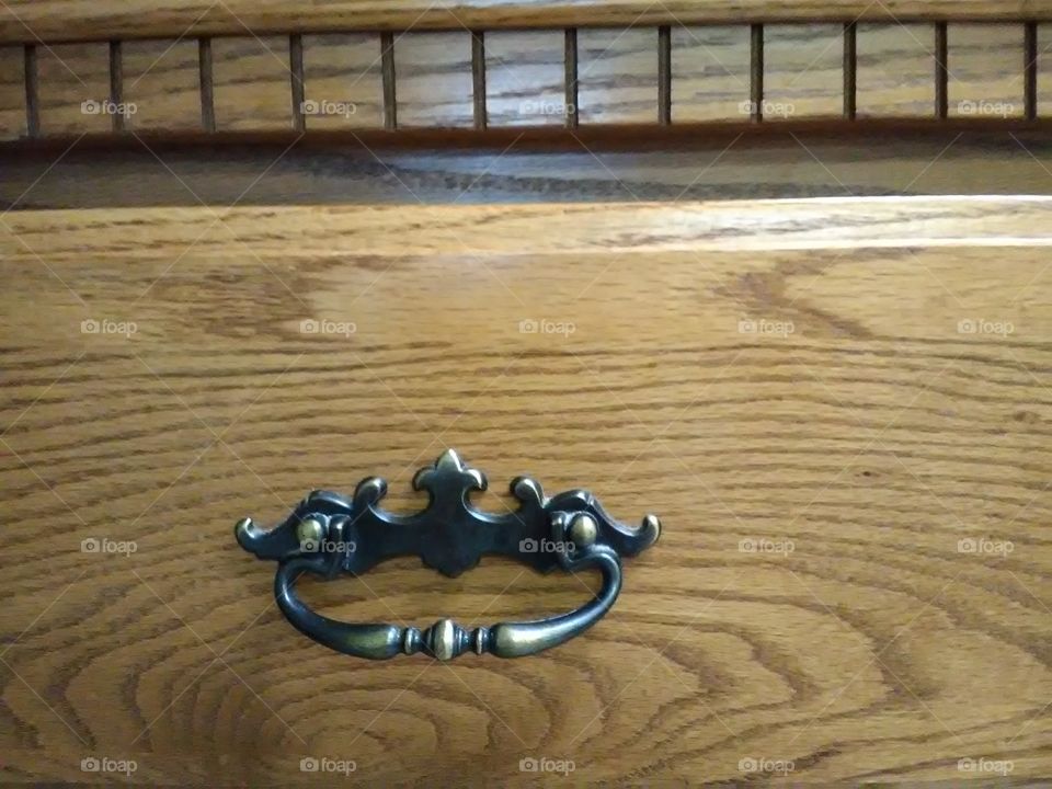 Dresser drawer handle