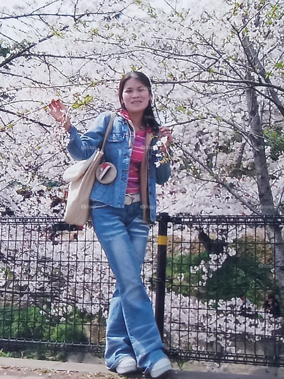 Khoe xuân cùng hoa đào.