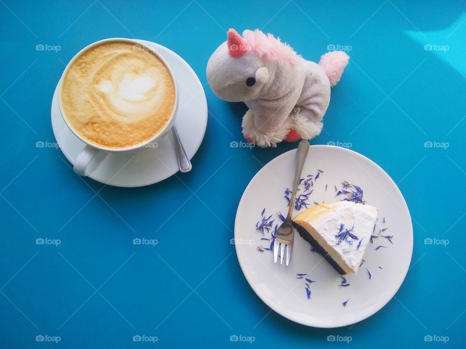 Coffee, cake and unicorn - surprisignly good combination.