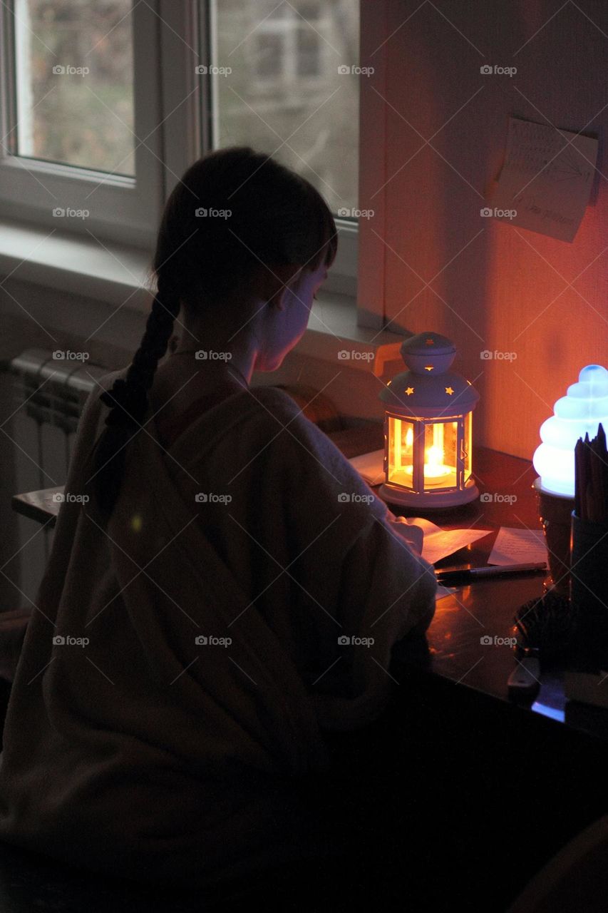 Girl draws with a simple pencil