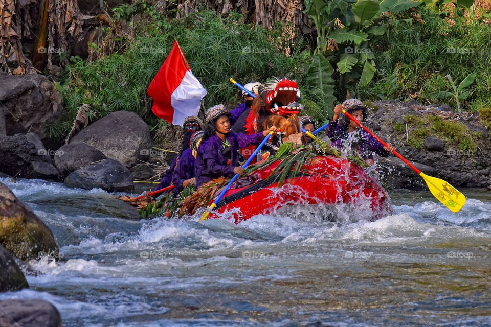 a number of people crossed the river with rubber boats