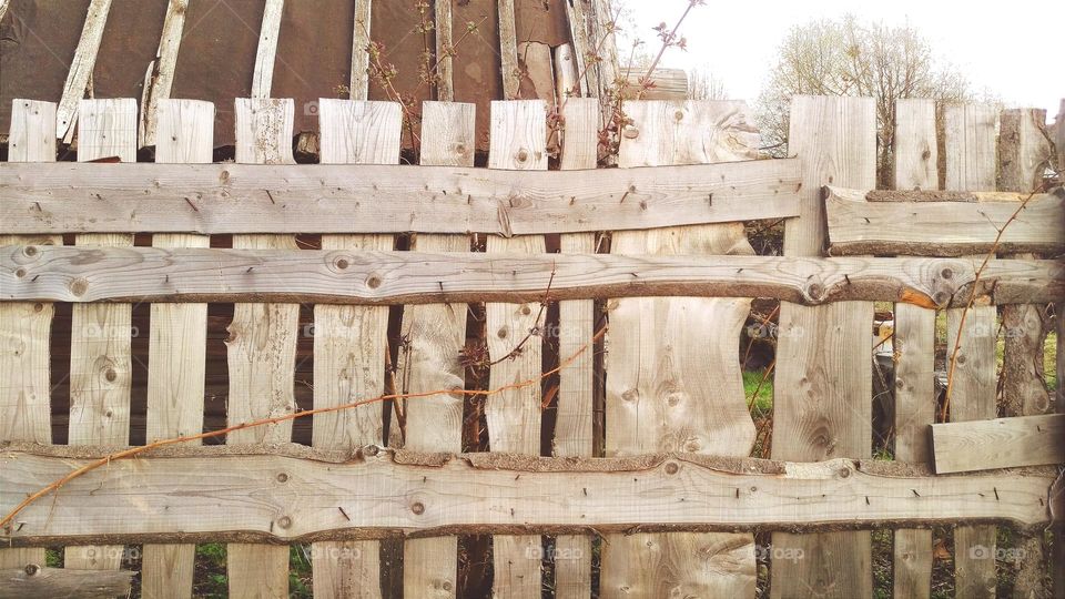 Well, we can climb over the fence here...
Перемахнëм через забор?..