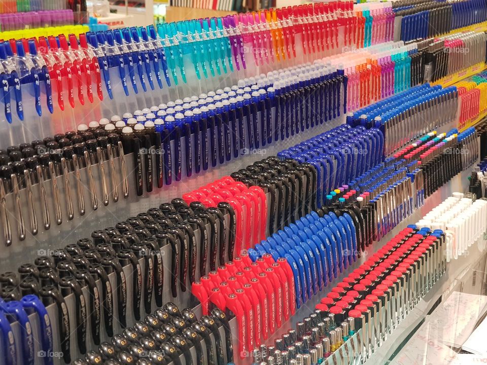 Stationery ballpoint pens, colorful pens, various brands, displayed above bookstore stalls, ready to sell office stationery, generally used by school children, from kindergarten, elementary school, junior high school, high school, suitabke for writin
