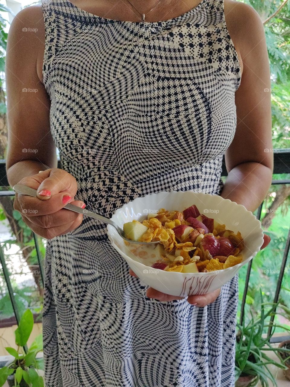 a healthy bowl of cornflakes and Apple a day... keeps the doctor away..