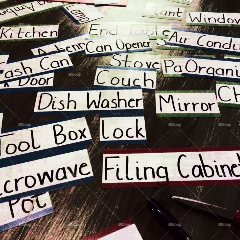 Learn  to read, labeling  the house