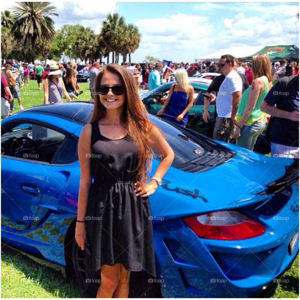 Hottie and a car