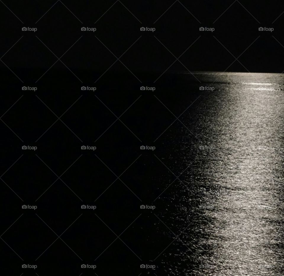 moon/sea/reflection