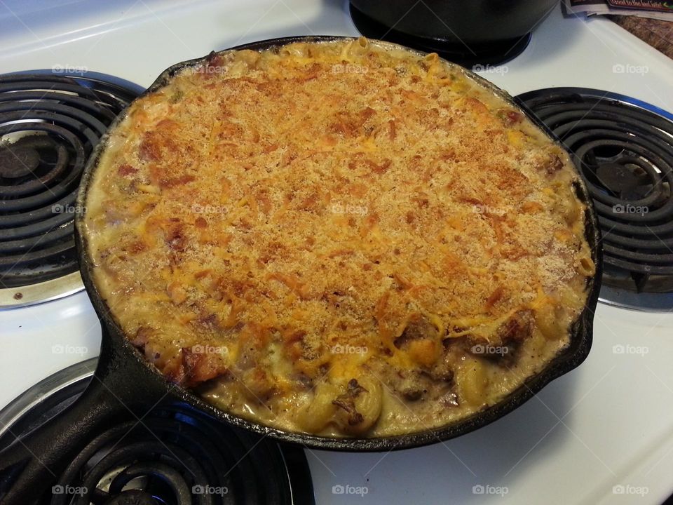 $50 cast iron Mac and Cheese: onion,
mushrooms, jalapenos and bacon with pepper jack, smoked Gouda, cheddar and mouthwatering prime rib steak bites. cumin, garlic, Worcester sauce, onion powder, Basil, cumin again, Cayenne pepper and other stuff.