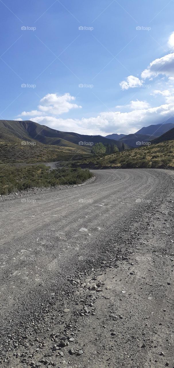 camino hacia las montañas