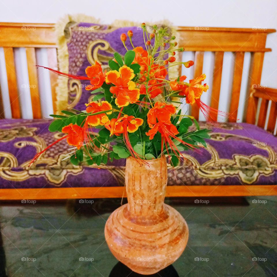 Beautiful flowers in pas flowers beautify the room