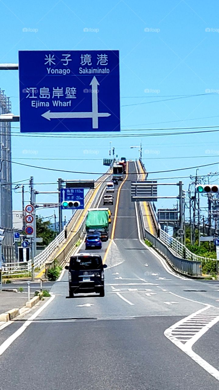 optical illusion of extremely steep highway overpass