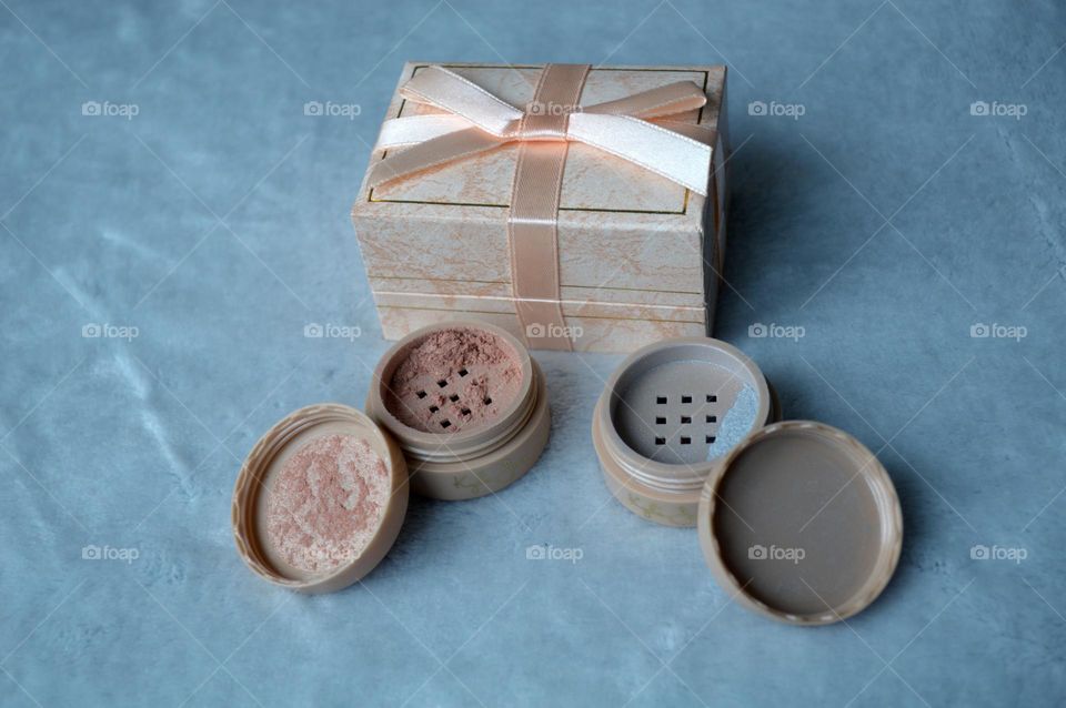 Decorative makeup for face, for bright makeup, eyeshadow palette with multi-colored colors and makeup stick, highlighter for glowing skin, girls and women's makeup