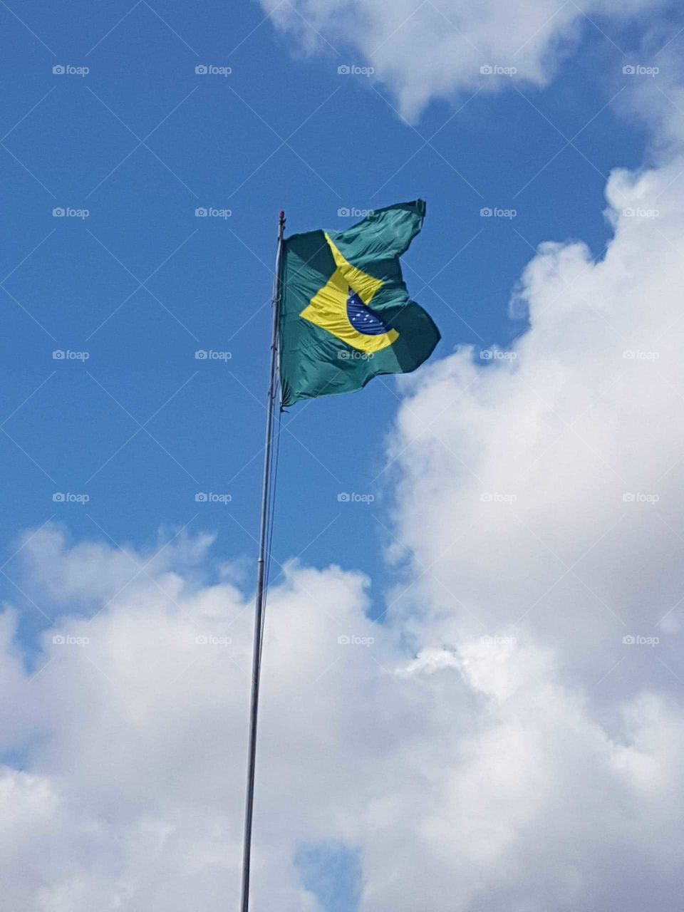 "Brasil acima de tudo. Deus acima de todos"