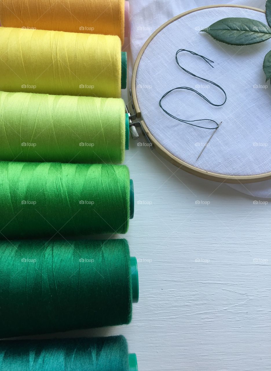 Set the green thread in the bobbin for sewing and embroidery