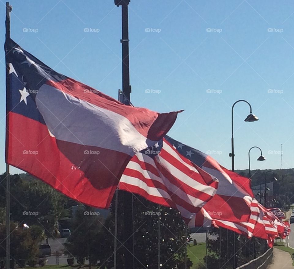 American and confederate flags