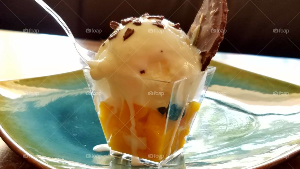 Mango Ice cream and chocolate