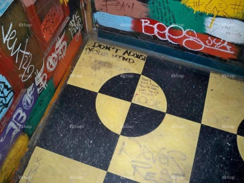 Graffiti floor 