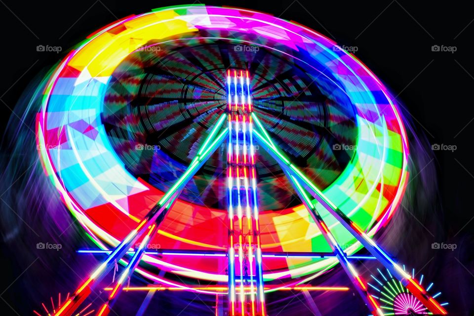 Paint the black sky to colorful with the Ferris wheel movement