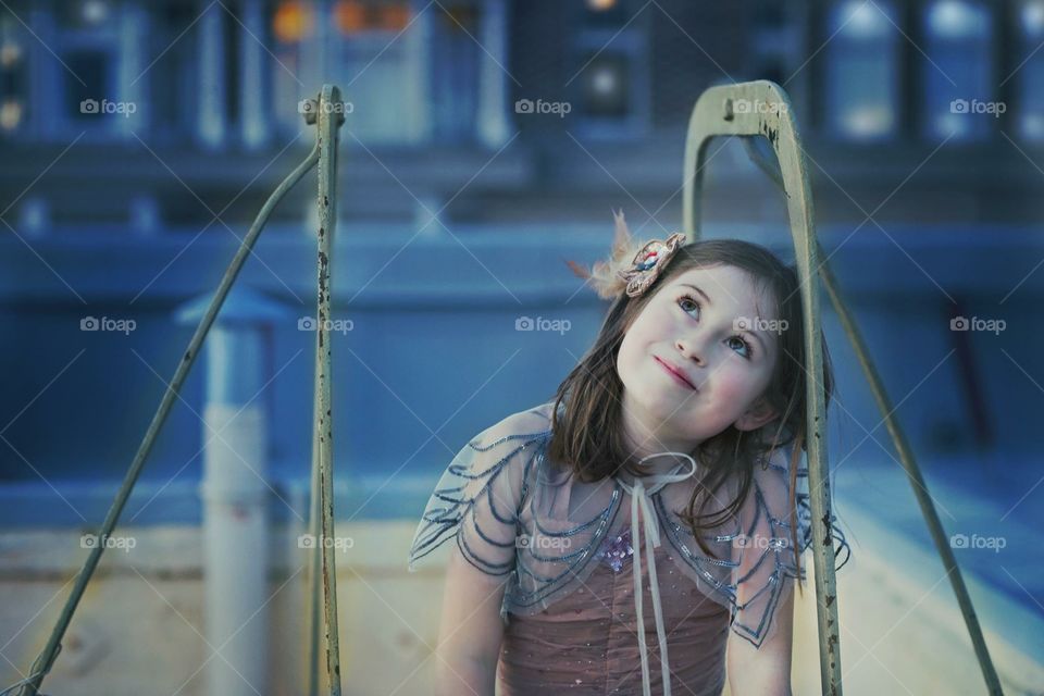 GaZing up at the evening sky