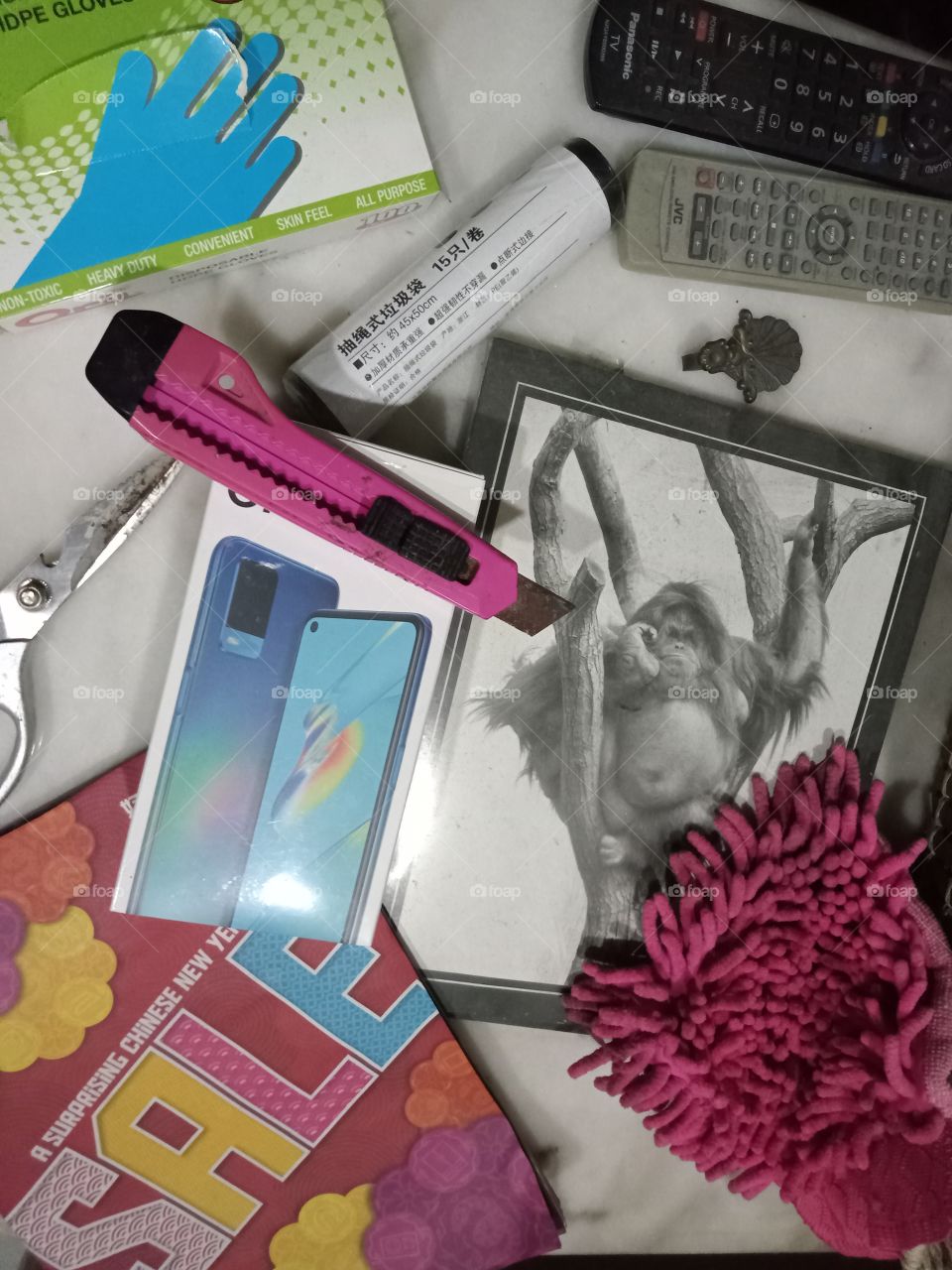 Gorilla enjoy Pink in casual way...