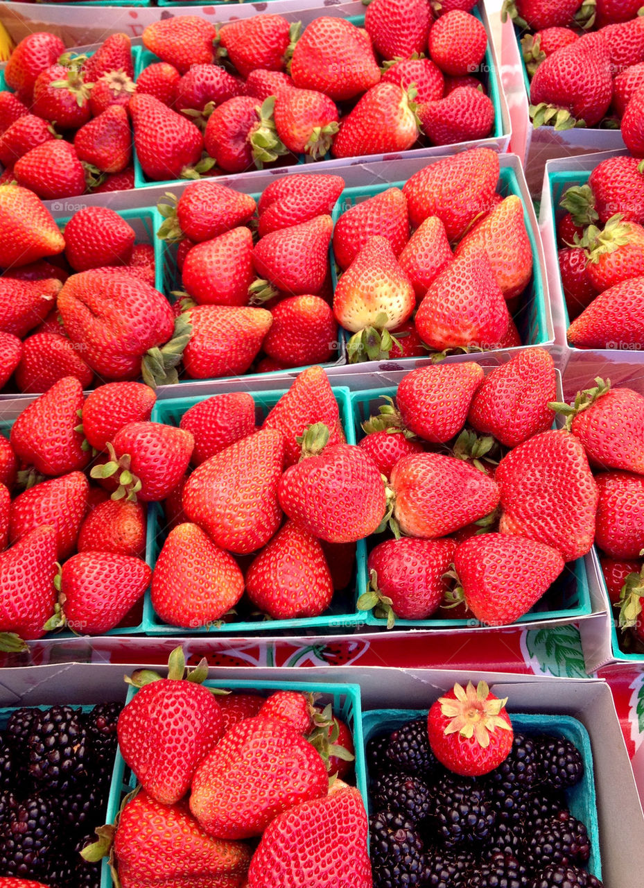 red strawberry berry market by kumi