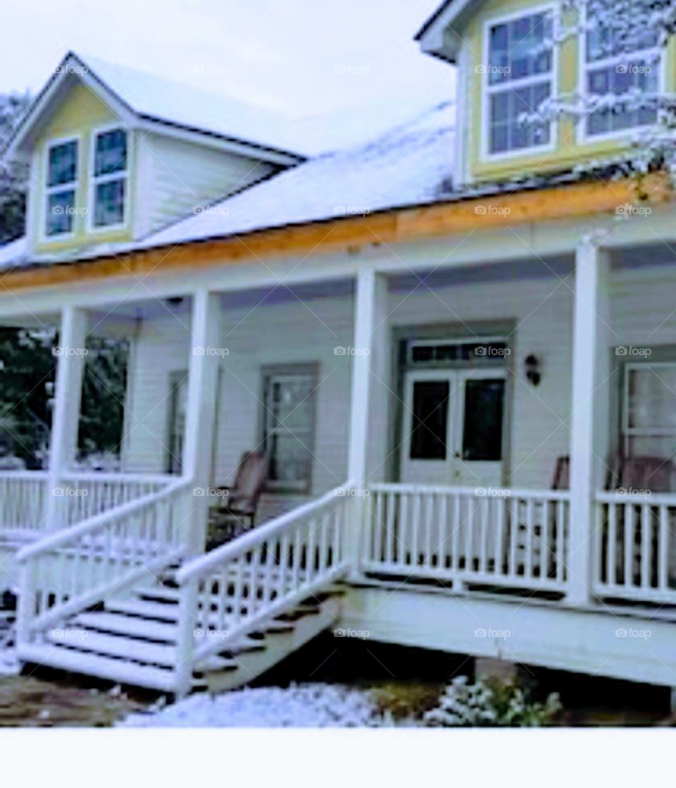 farm house in the snow 