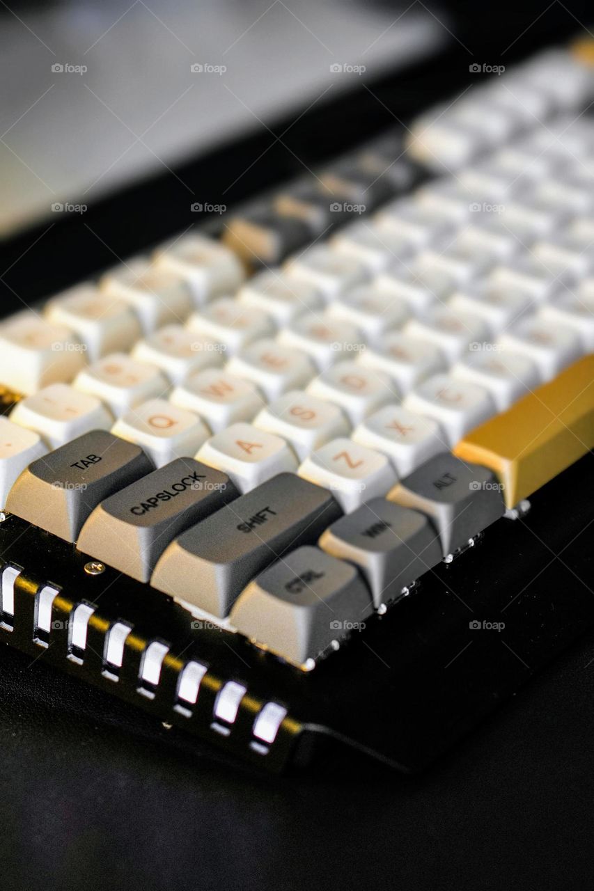 DESK ON COMPUTER KEYBOARD ⌨️