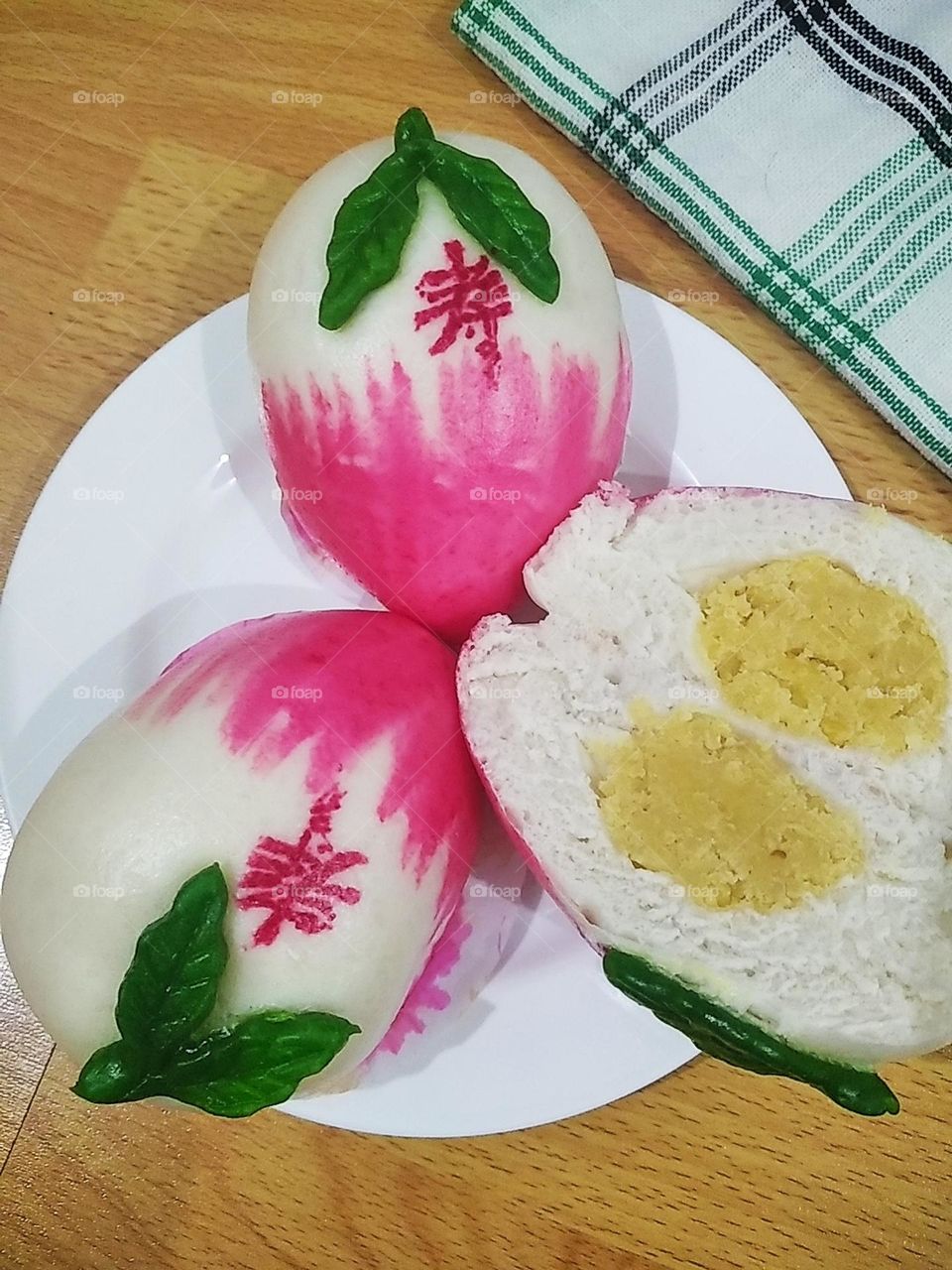 Peach buns stuffed with green beans