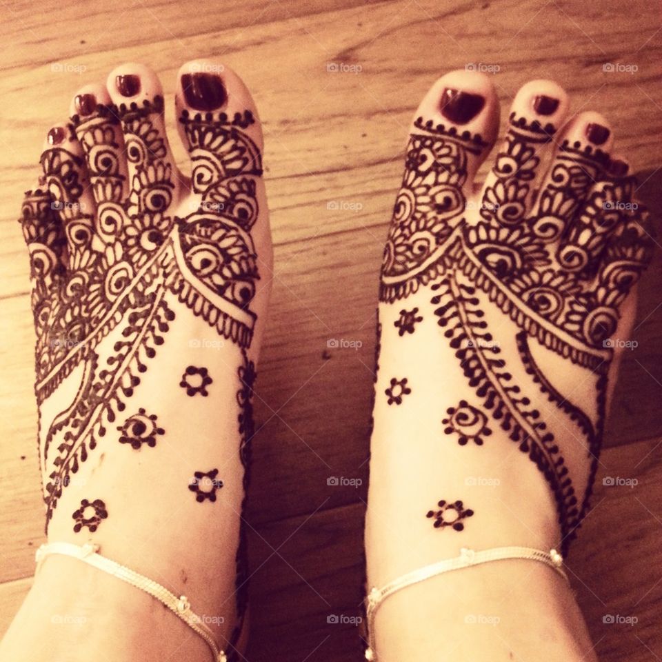henna on feet