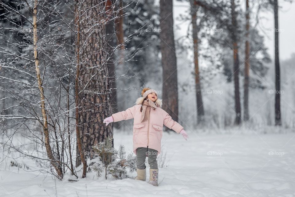 Little girl in a winter park