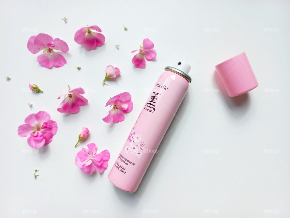 Faberlic antiperspirant with floral fragrance for the body.