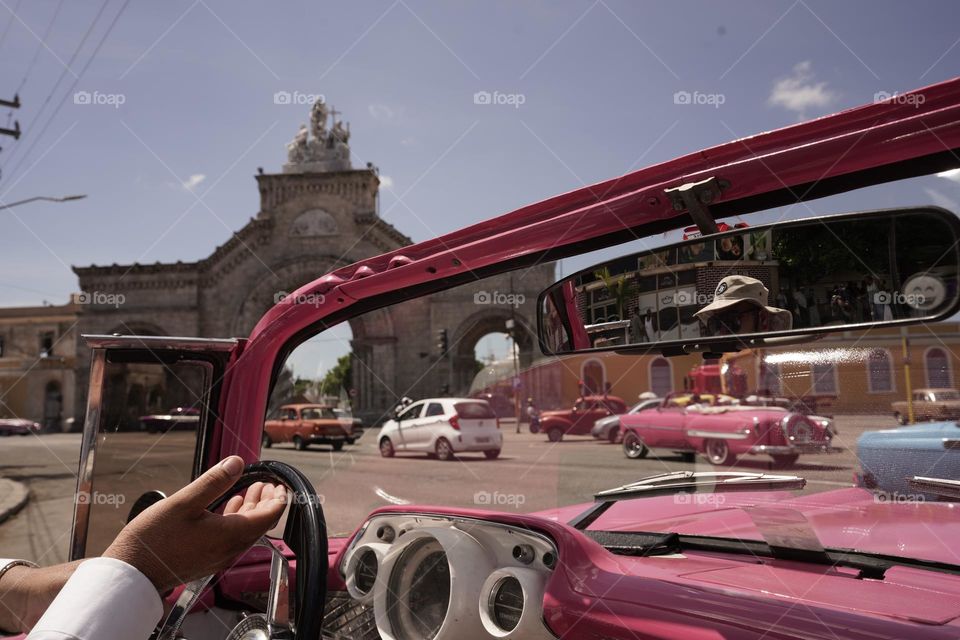 paseo por calles Habana en coche clasico