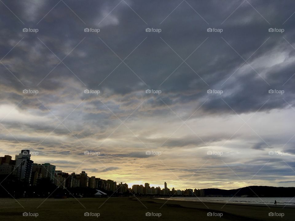 06h00 e o amanhecer de domingo é incrível em Santos, no Brasil.
Ótimo dia a todos!

6:00 am and Sunday dawn is amazing in Santos, Brazil.
Good morning everyone!