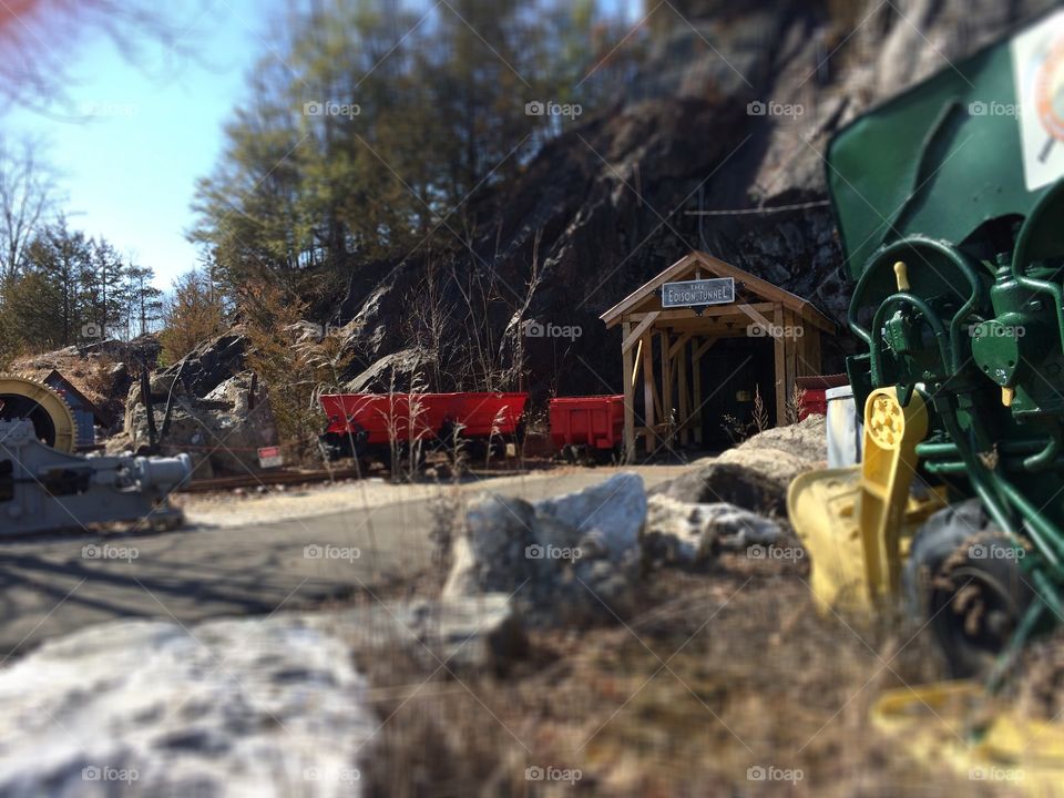 The tunnel. Mining ZInc