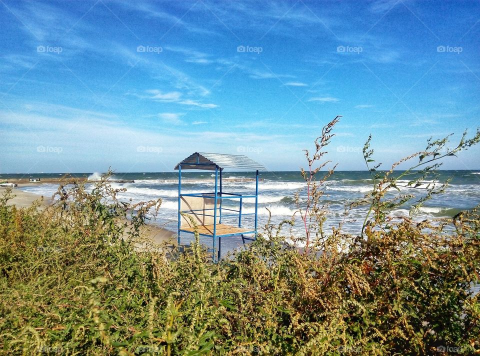 lifeguard tower on the beach вышка спасателей на пляже