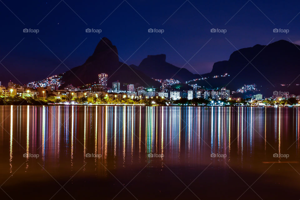 Lights reflection
Lagoa Rodrigo de Freitas - Rio de Janeiro
