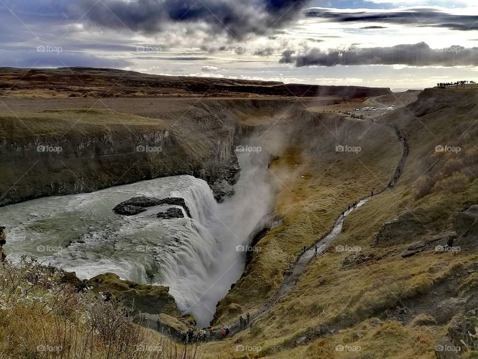 islande river