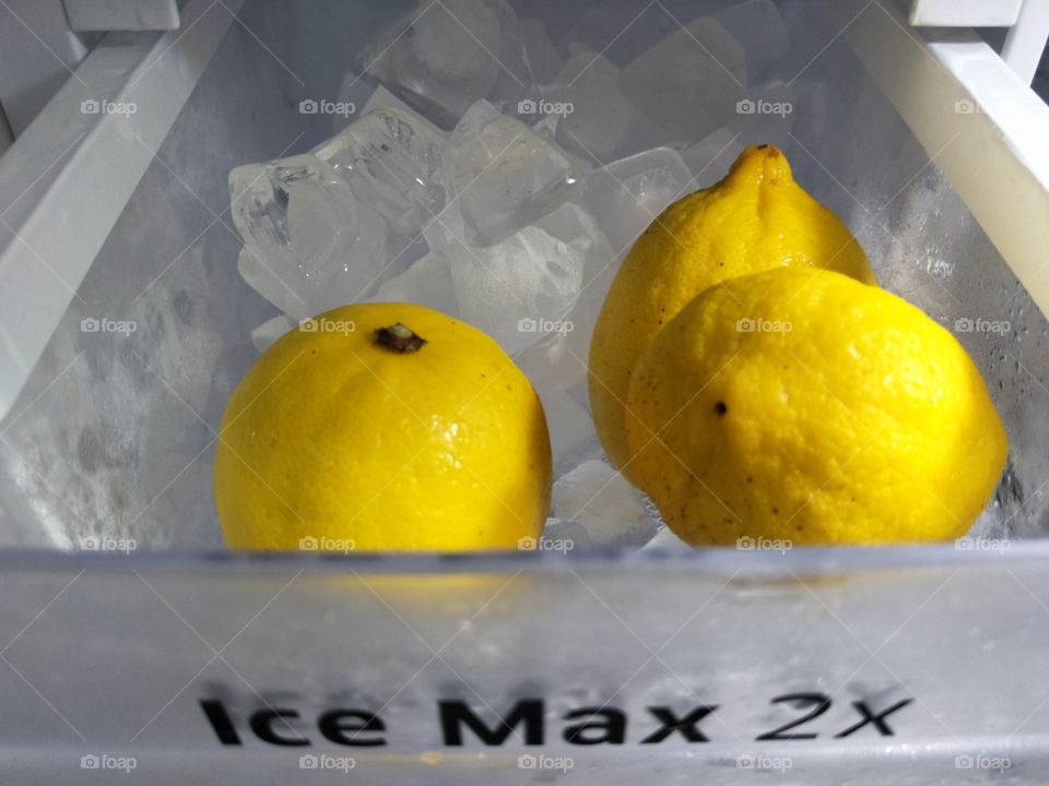summer with ice max 2x & lemon
